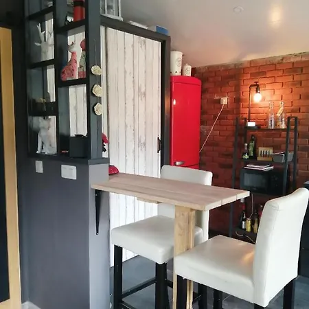 Le Chalet Cocooning -ATTENTION arrivée le mercredi et le samedi uniquement- *